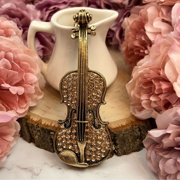 Accessories - Beautiful Antiqued Gold and Crystal Viola Keychain Charm